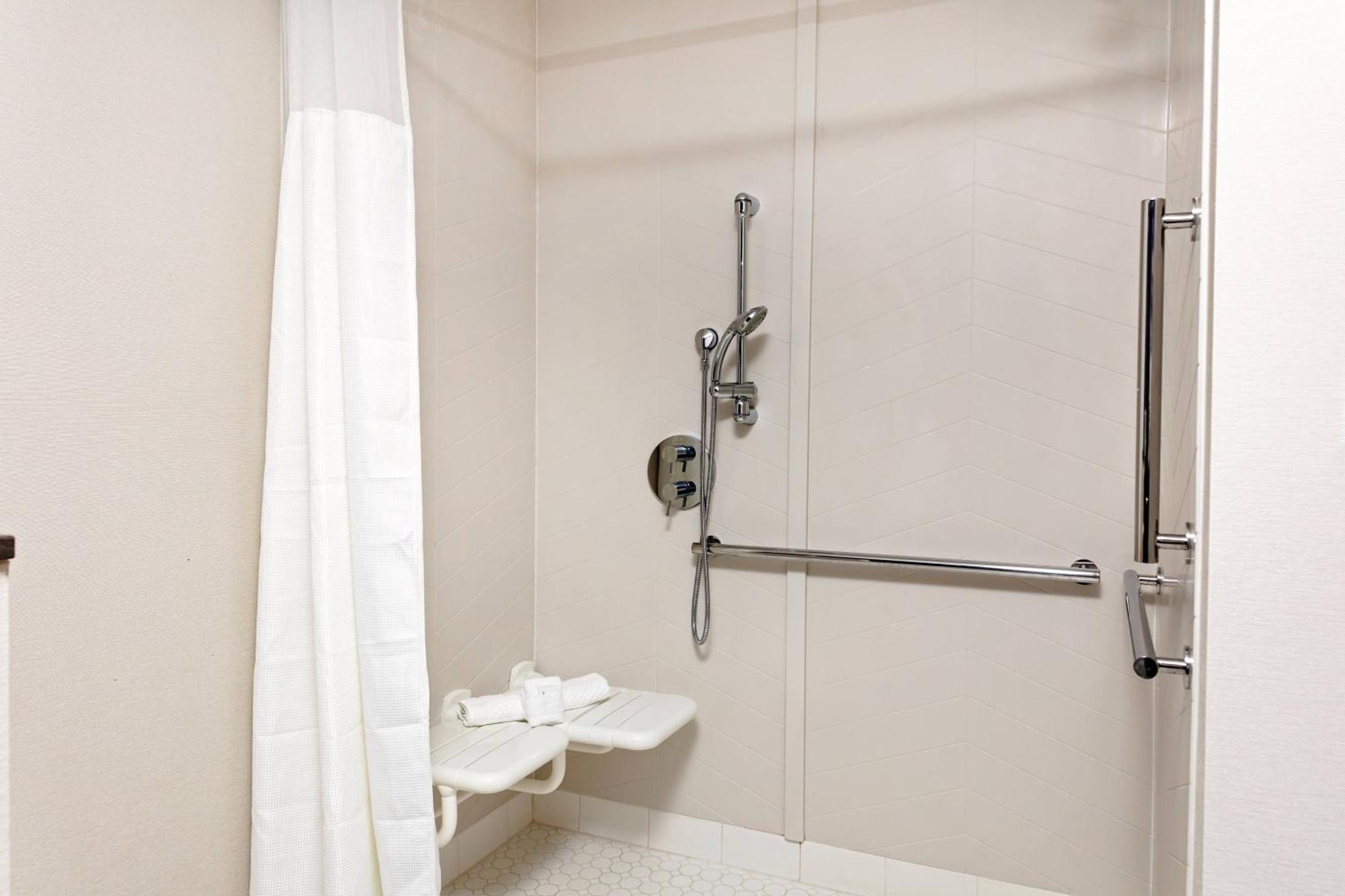 Hotel Fairfield By Marriott Port Clinton Waterfront Exterior foto